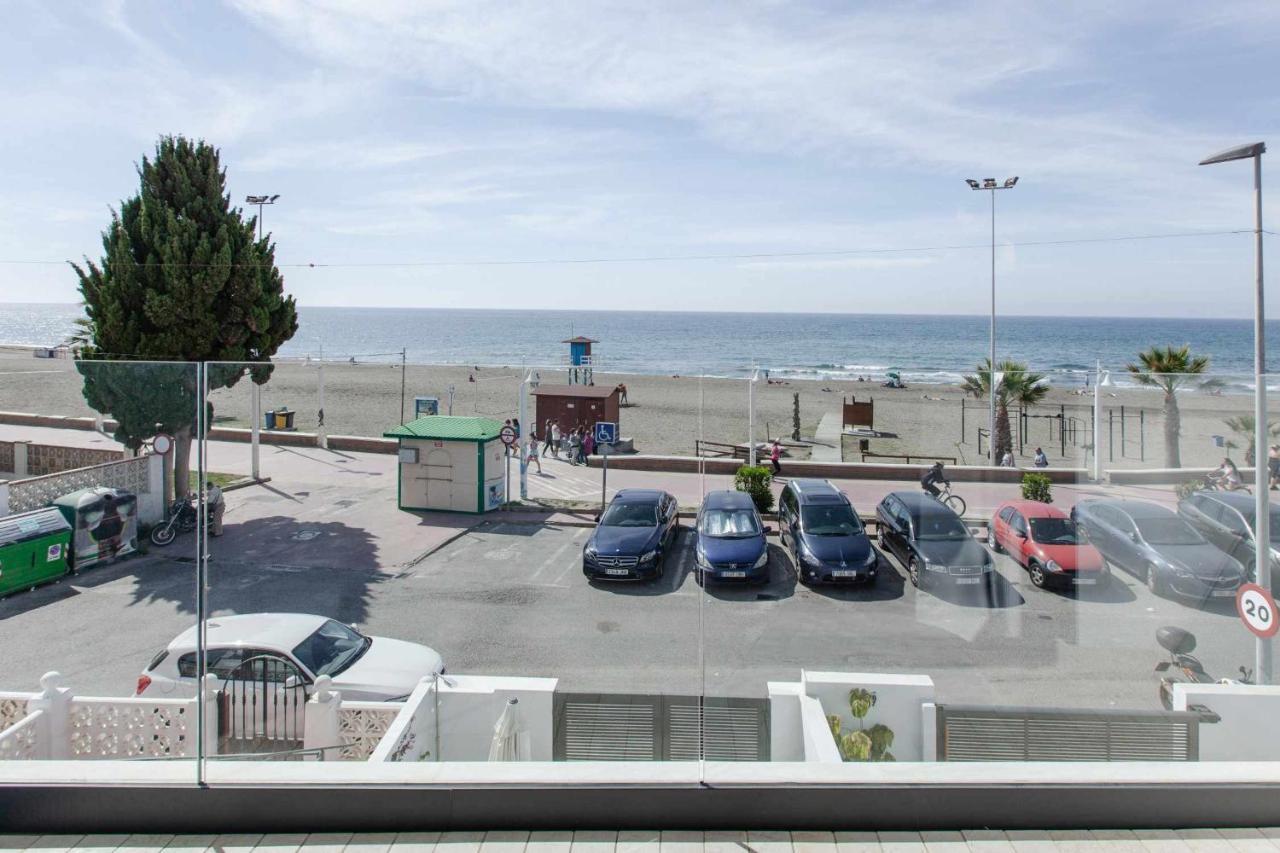 Rincon Del Mar Watch Waves Roll In From The Lavenderfringed Balcony Rincón de la Victoria Exterior foto